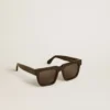 Lunettes de soleil Jamie de style carré avec monture noire et logo doré