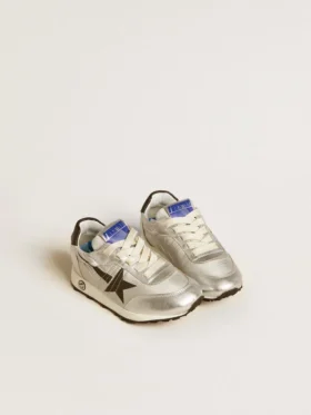 Marathon Junior en nylon argenté avec étoile noire et languette de talon en cuir