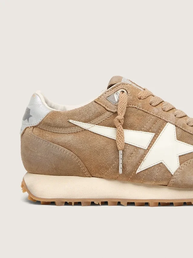 Marathon pour femme en daim couleur tabac avec étoile blanche