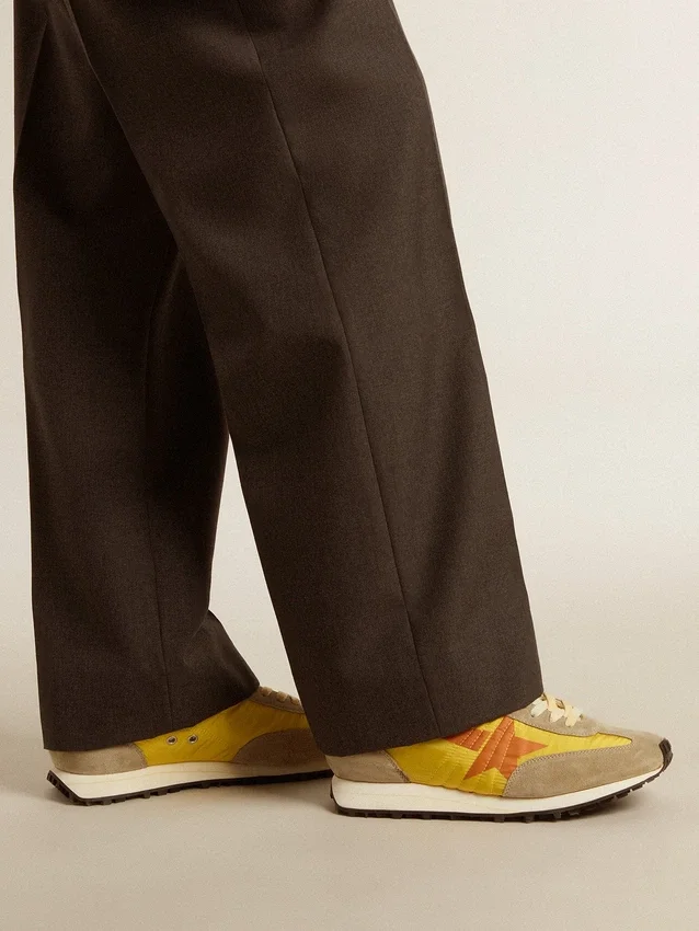 Marathon pour homme avec tige en nylon jaune et étoile orange