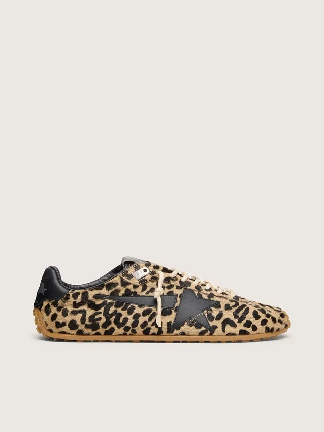 Marathon Speed pour femme en cuir de poney beige et noir à imprimé léopard, avec une étoile en cuir noir