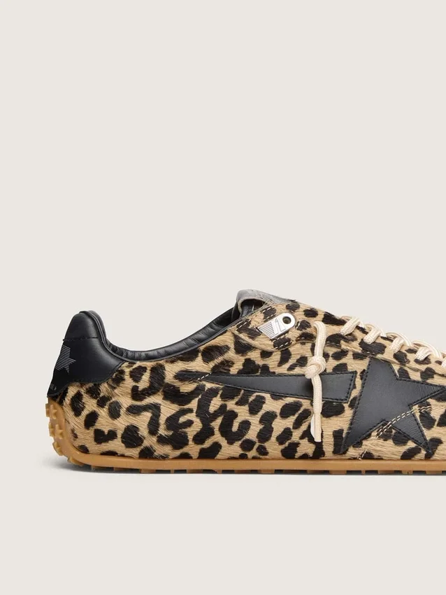 Marathon Speed pour femme en cuir de poney beige et noir à imprimé léopard, avec une étoile en cuir noir