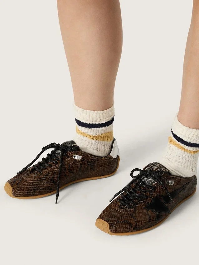 Marathon Speed pour femme en cuir à imprimé serpent marron, étoile noire et languette de talon en cuir argenté