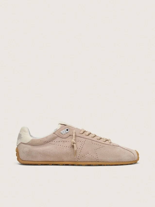 Marathon Speed pour femme en daim rose avec étoile perforée et languette de talon en cuir blanc