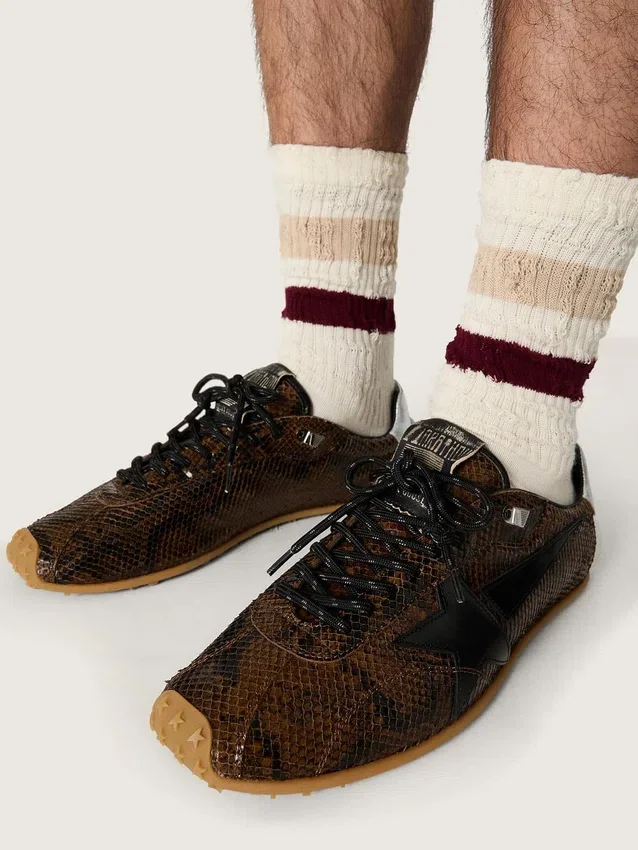 Marathon Speed pour homme en cuir avec imprimé serpent marron, étoile noire et languette de talon en cuir argenté
