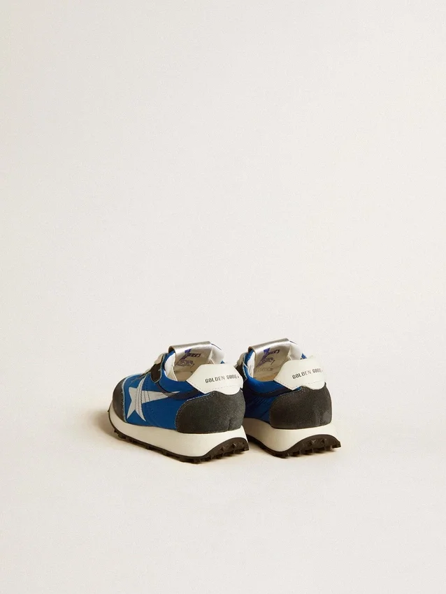 Marathon Young en nylon bleu avec étoile imprimée et languette en cuir au talon