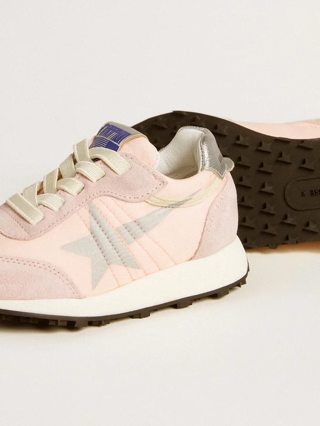 Marathon Young en nylon rose avec étoile imprimée et languette en cuir au talon