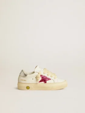 May Junior avec une étoile pailletée fuchsia et une languette de talon en cuir métallisé
