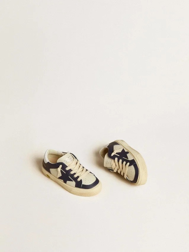May Young en cuir blanc et bleu avec étoile en cuir et languette au talon