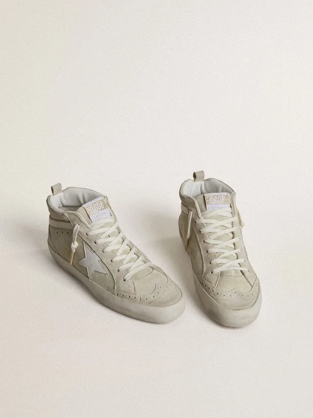 Mid Star en daim gris clair avec étoile en cuir blanc