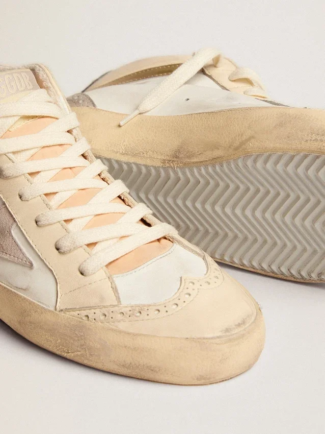 Mid Star pour femme avec étoile en daim gris clair et reflets dorés