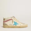 Mid Star pour femme en cuir avec étoile bleu clair et empiècement en daim fuchsia orné de clous platine