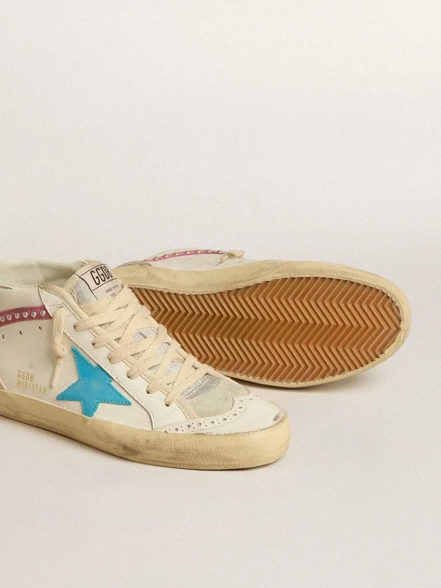 Mid Star pour femme en cuir avec étoile bleu clair et empiècement en daim fuchsia orné de clous platine