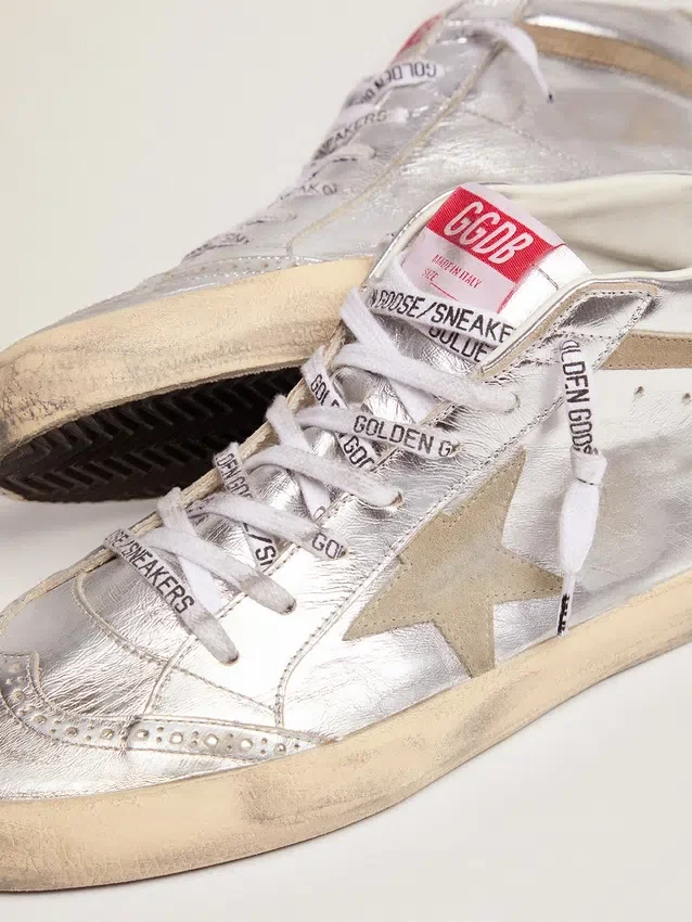Mid Star pour femme en cuir laminé argenté avec étoile gris tourterelle