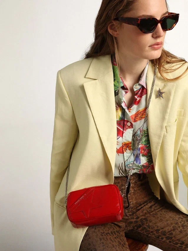 Mini Star Bag pour femme en cuir peint en rouge avec étoile ton sur ton