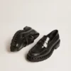 Mocassins épais pour femme en cuir noir clouté