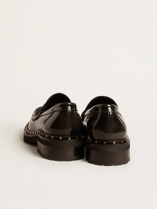 Mocassins épais pour femme en cuir noir clouté