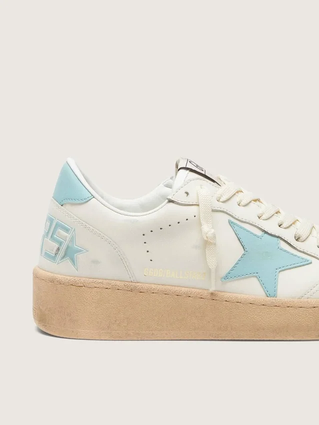 Modèle Ball Star pour femme en cuir blanc avec une étoile bleu clair