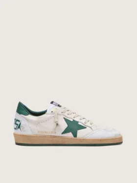 Modèle Ball Star pour homme en cuir nappa blanc avec étoile et languette au talon en cuir vert