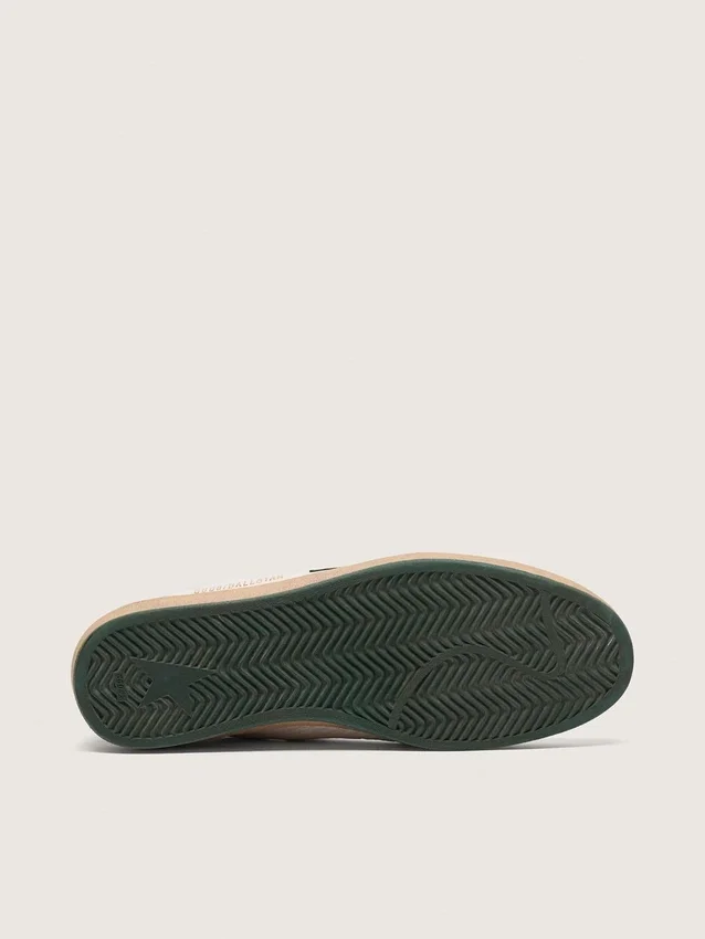 Modèle Ball Star pour homme en cuir nappa blanc avec étoile et languette au talon en cuir vert