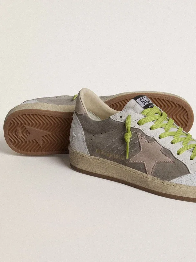 Modèle Ball Star pour homme en daim gris avec étoile en daim vieux rose et languette de talon en cuir beige