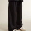 Modèle Forty2 pour femme avec étoile noire et languette de talon en cuir à effet métallisé argenté