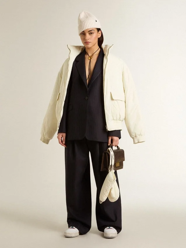 Modèle Forty2 pour femme avec étoile noire et languette de talon en cuir à effet métallisé argenté