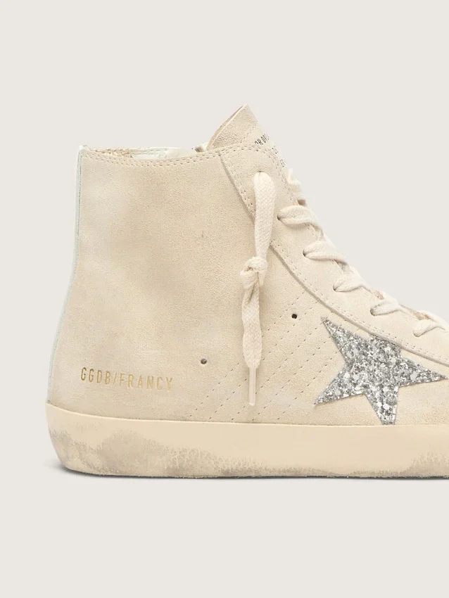 Modèle Francy pour femme en daim beige avec étoile pailletée argentée