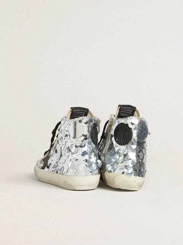 Modèle Francy pour femme en nylon, entièrement recouvert de paillettes argentées et orné d’une étoile en cuir noir