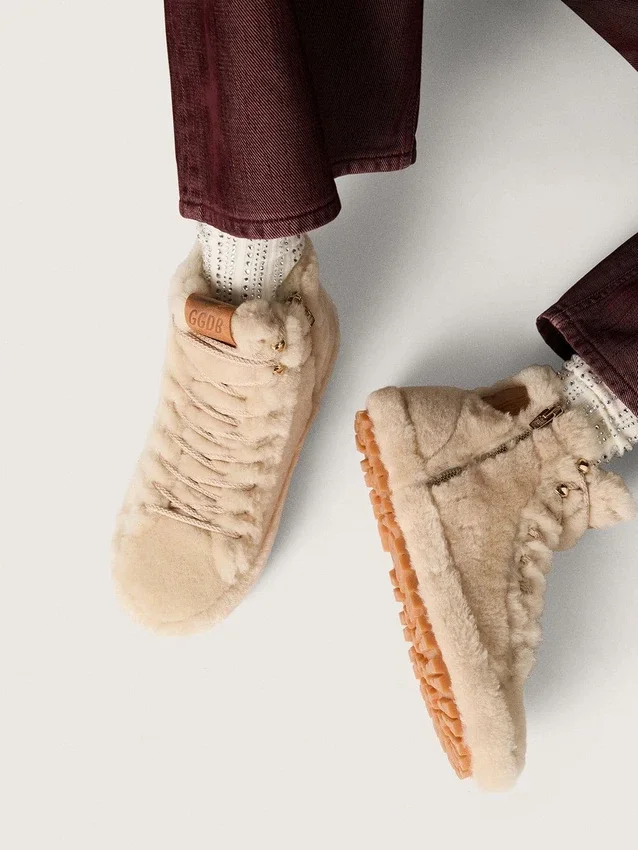 Modèle Francy pour femme en peau de mouton beige avec étoile en cuir marron