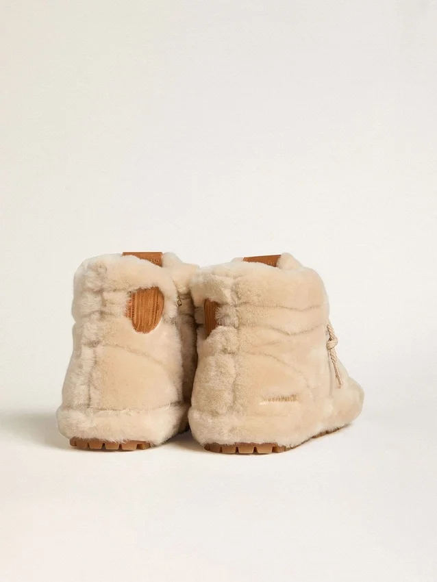 Modèle Francy pour femme en peau de mouton beige avec étoile en cuir marron