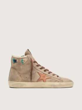 Modèle Francy pour homme en daim beige avec étoile en cuir marron et perles colorées