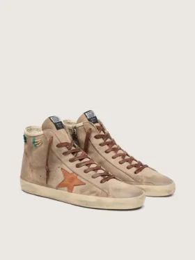 Modèle Francy pour homme en daim beige avec étoile en cuir marron et perles colorées
