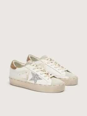 Modèle Hi Star pour femme avec étoile pailletée argentée et languette de talon en nubuck gris tourterelle