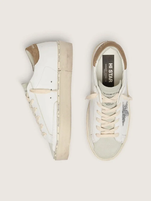 Modèle Hi Star pour femme avec étoile pailletée argentée et languette de talon en nubuck gris tourterelle