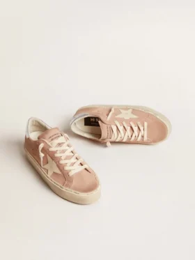 Modèle Hi Star pour femme en daim rose avec étoile crème et languette de talon en cuir argenté