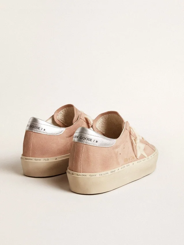 Modèle Hi Star pour femme en daim rose avec étoile crème et languette de talon en cuir argenté