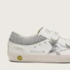 Modèle « Young Old School » en cuir blanc avec une étoile en cuir argent métallisé et des inserts en cristal argenté