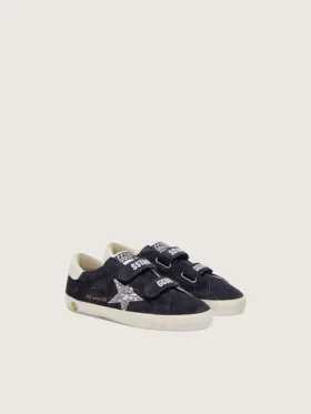 Modèle Junior Old School en daim bleu avec une étoile pailletée argentée et une languette de talon en cuir blanc