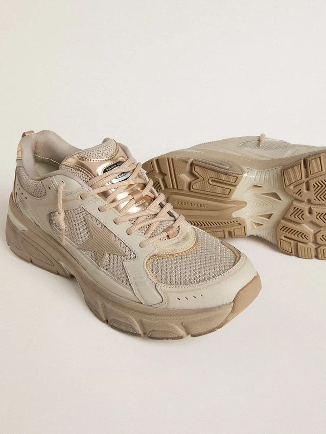 Modèle Lightstar pour homme en cuir gris tourterelle et mesh, avec une étoile en TPU beige