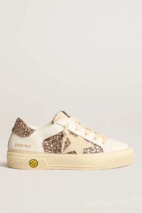 Modèle « May Teen » en cuir blanc et paillettes or rose avec étoile en daim beige