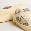 Modèle « May Teen » en cuir blanc et paillettes or rose avec étoile en daim beige