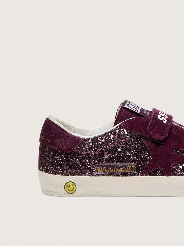 Modèle Old School junior en suède pailleté bordeaux avec étoile et languette au talon en daim bordeaux