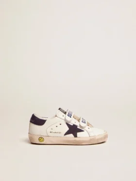 Modèle « Old School Young » en cuir blanc, avec une étoile en daim bleu et une languette au talon