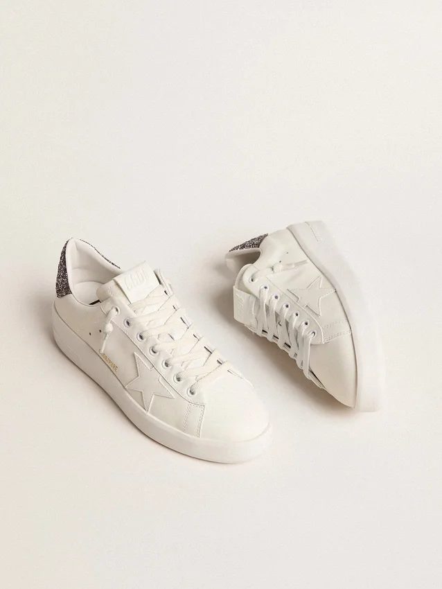 Modèle Purestar pour femme avec étoile en cuir blanc et languette de talon pailletée anthracite