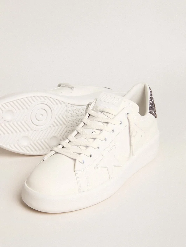 Modèle Purestar pour femme avec étoile en cuir blanc et languette de talon pailletée anthracite
