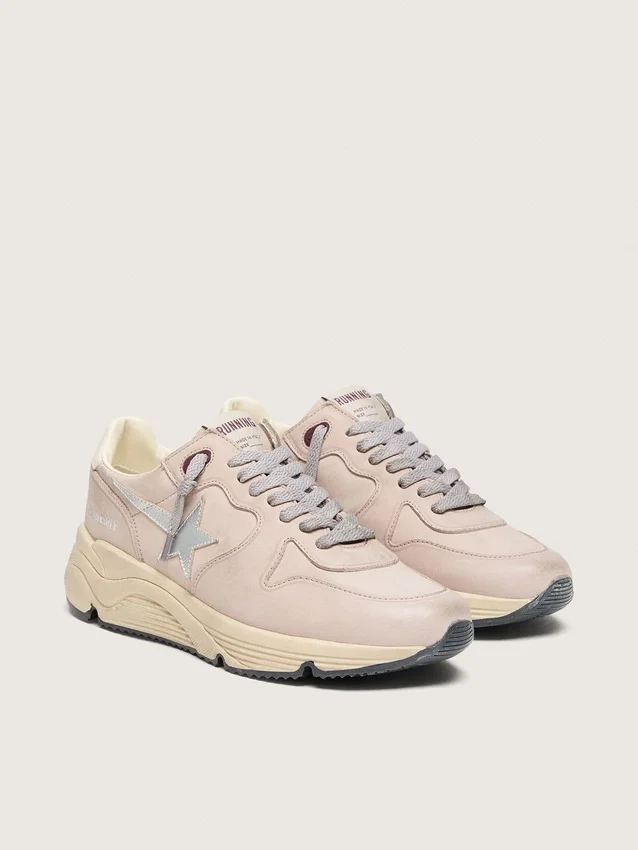 Modèle Running Sole pour femme en cuir rose poudré avec étoile argentée
