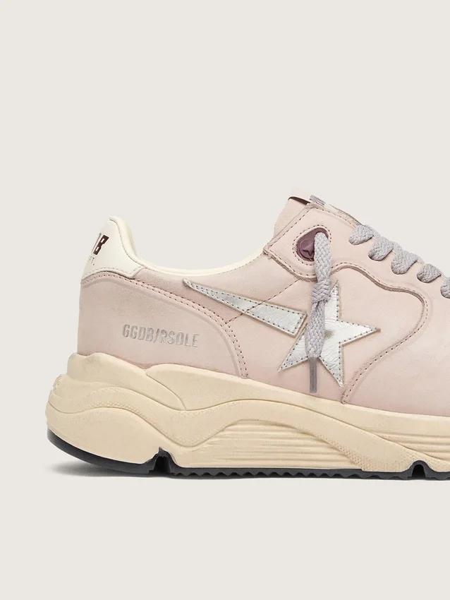 Modèle Running Sole pour femme en cuir rose poudré avec étoile argentée
