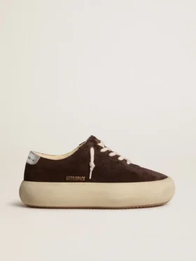 Modèle Space-Star pour homme en daim marron foncé avec languette de talon argentée métallisée