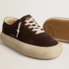 Modèle Space-Star pour homme en daim marron foncé avec languette de talon argentée métallisée